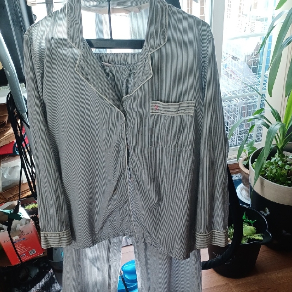 V.S 2 PIECE P.J SET MED